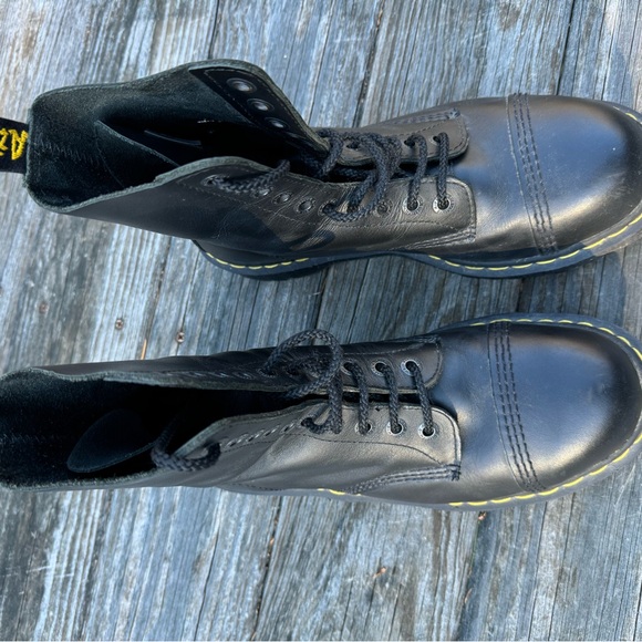 Dr. Martens Men’s Steel Toe Boot - black, 9-hole - Picture 4 of 7